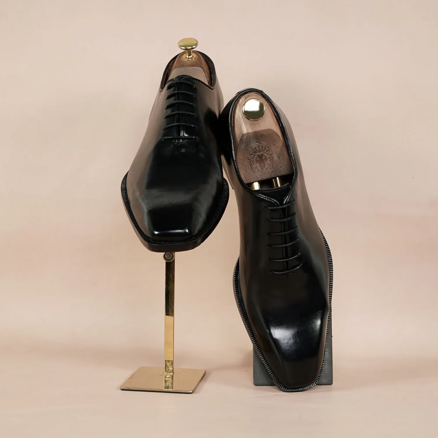 Black Sleek Toe Oxford Lace-Up Shoes