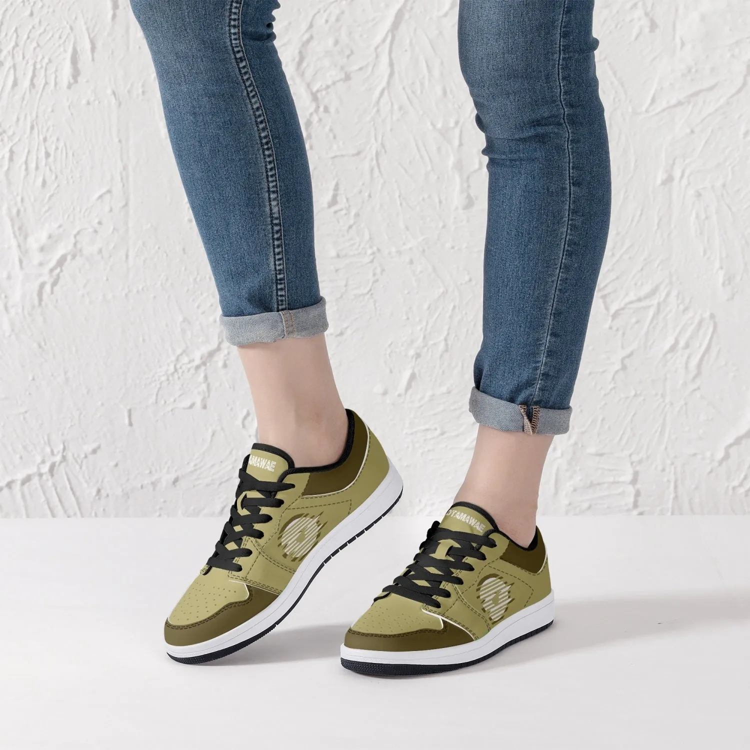 Low-Top Leather Sneakers - Gold