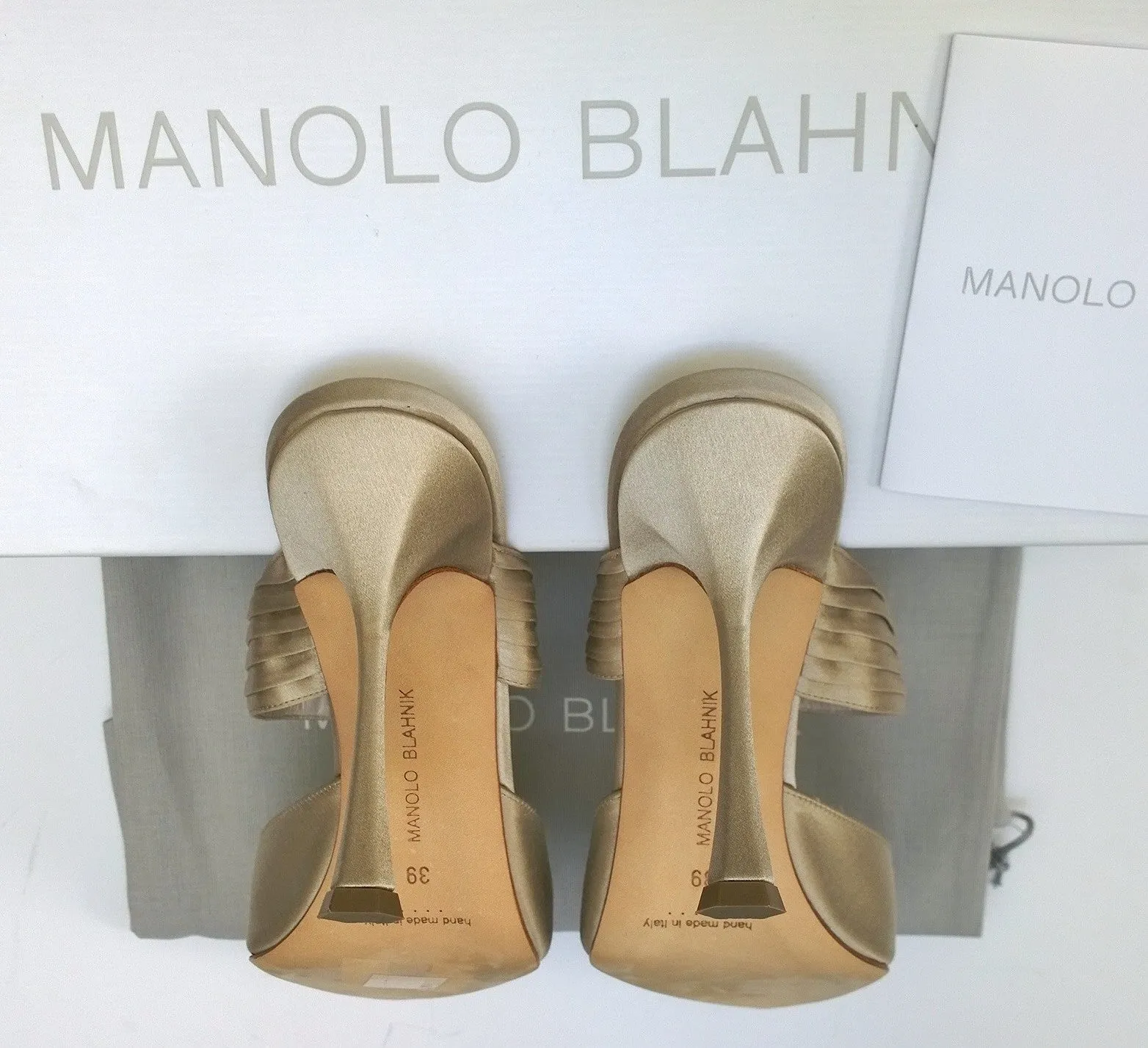 Manolo Blahnik Maidugur 105 Oyster Satin Heels New Mules Maidugura