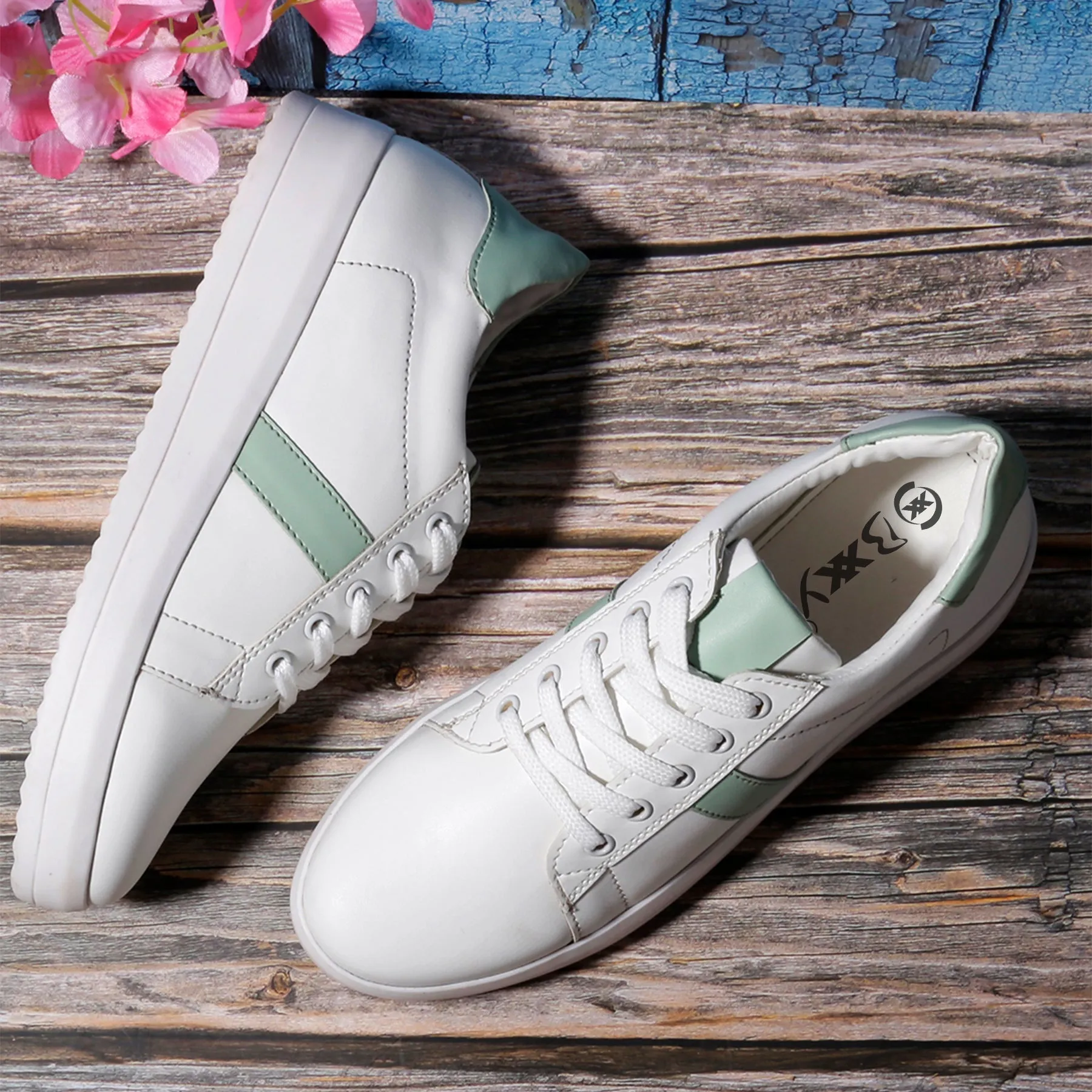 New Trendy  And Casual Sneakers For Women